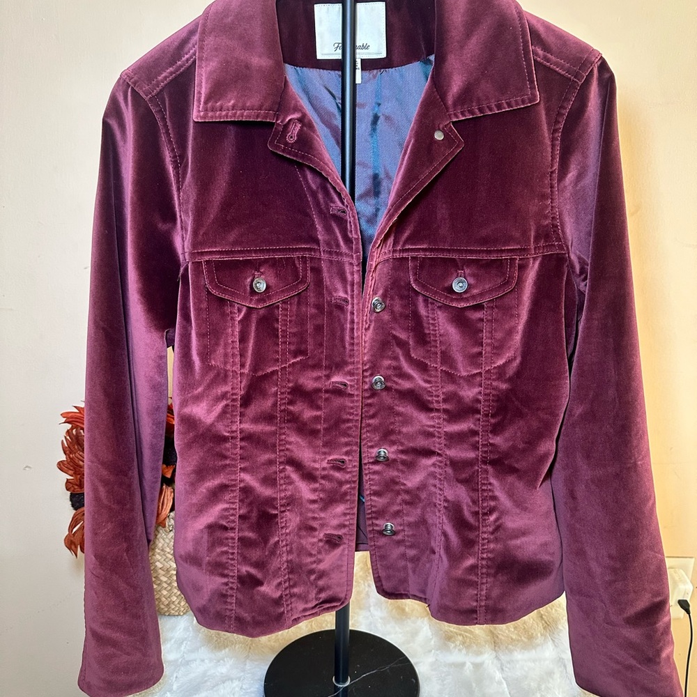 VINTAGE Faconnable jacket Women’s burgundy velvet Crop long sleeve buttom front